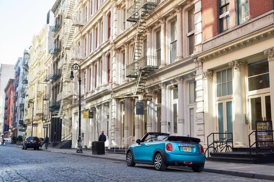  Mini Cooper Cabrio 2016 года  (US) (фото 16 из 26)